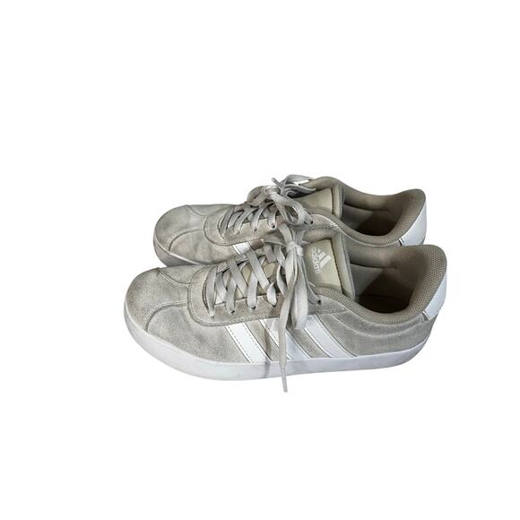 Adidas beige and white sneakers sporty casual street wear women’s size 4 - Picture 2 of 7